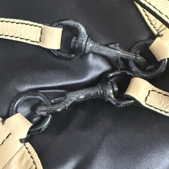 Valentino Garavani Beige Leather Rose Tote - Picture 14 of 16